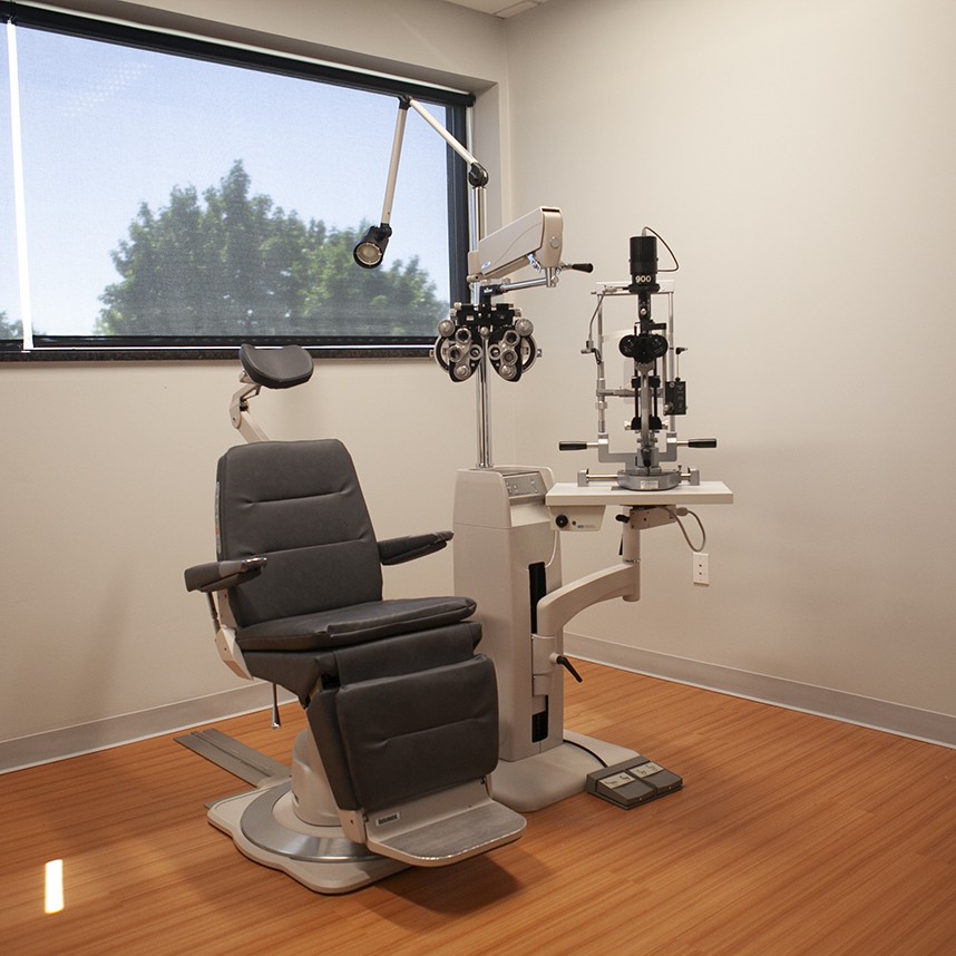 Eye exam at Zelenak Eye Institute, ophthalmologist serving Wixom and Metro Detroit